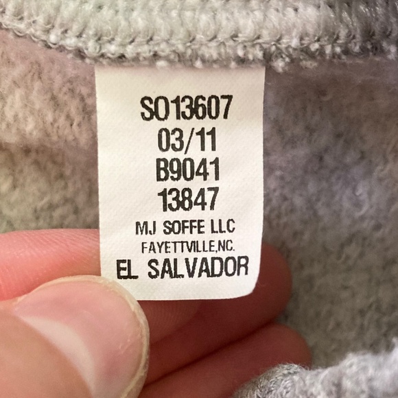 Boy’s size 18-20 Soffe University of Tennessee gray sweatpants with UT emblem - Picture 8 of 8